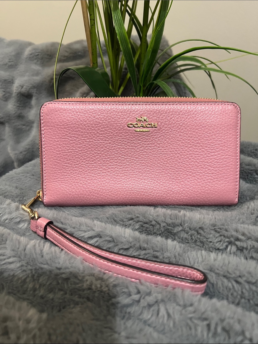 COACH Pink Pebbled Leather Zip Wallet with Wristlet EUC Retail: $179